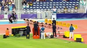 扣篮也很潇洒！福克斯参加青少年训练营展示大风车扣篮！